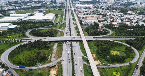 Đại gia địa ốc đẩy mạnh 'đánh bắt xa bờ'