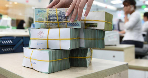 Tiền mặt nghìn tỷ ngập kho, đại gia gây bất ngờ: Ai đang dồn tiền cho sóng lớn?