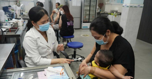 Cảnh báo nóng từ việc đổ xô mua thuốc kháng virus