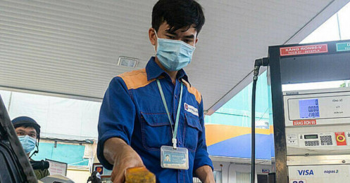 Giá xăng vượt 21.000 đồng một lít