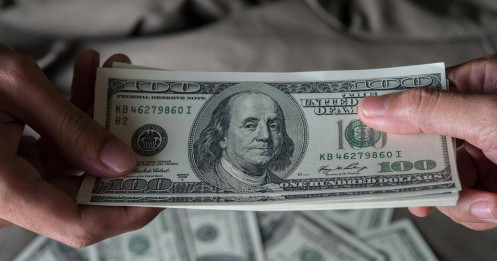 Tạo thông lệ chung về chuyển tiền ra nước ngoài: Giảm nỗi lo "chảy máu" ngoại tệ