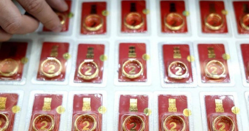 Giá vàng tiếp tục giảm, USD phá kỷ lục