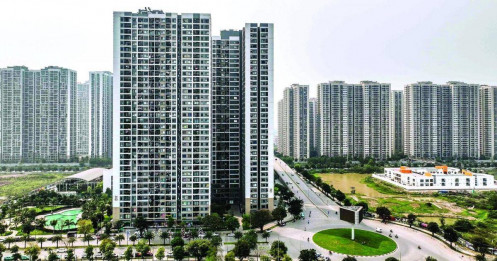 Giá nhà tăng "nóng": Nên xuống tiền hay chờ đợi?