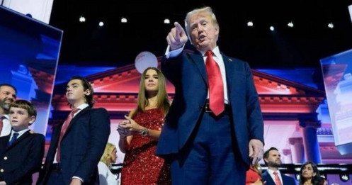 Gia đình ông Trump kiếm 80 triệu USD chỉ trong 1 tháng bằng cách nào?