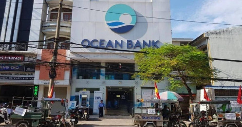 Ngân hàng yếu kém 'khoác áo mới'