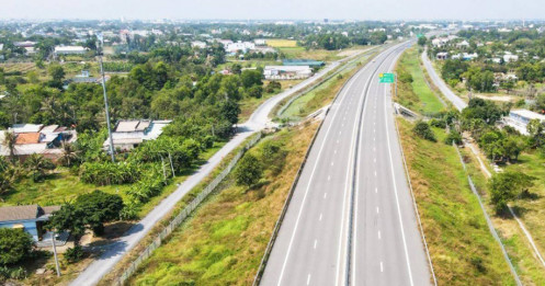 'Nóng bỏng tay' đất nền cửa ngõ phía Tây TP.HCM