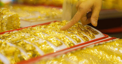 Giá vàng hôm nay 19/2/2025 vùn vụt tăng, SJC và vàng nhẫn lại thấp hơn thế giới