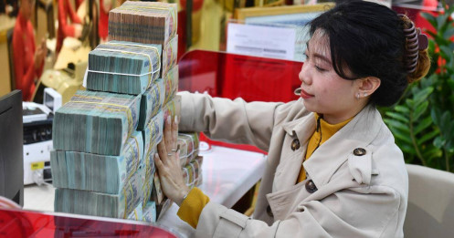 Đánh thuế thu nhập tiền lãi tiết kiệm: Tiền sẽ rút khỏi ngân hàng