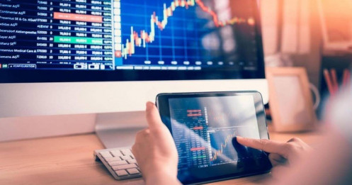 VN-Index "sáng cửa" vượt mốc 1.300, CTCK chỉ ra 4 nhóm cổ phiếu có câu chuyện riêng và định giá hấp dẫn