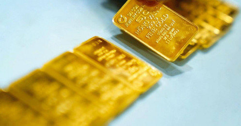 Giá vàng hôm nay 26/2/2025 tăng chớp nhoáng lên đỉnh cao kỷ lục rồi rơi tự do