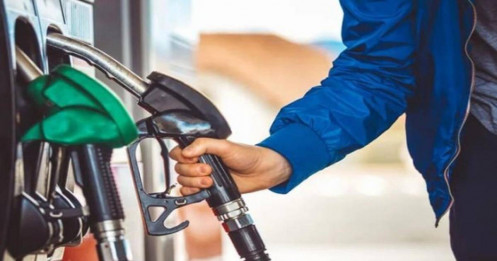 Giá xăng giảm, RON 95 còn 21.110 đồng/lít từ 15 giờ chiều nay