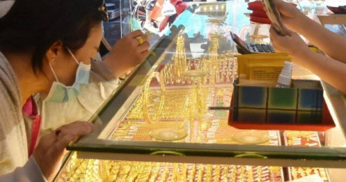 Giá vàng miếng SJC, vàng nhẫn rớt mạnh khỏi mốc 91 triệu đồng/lượng