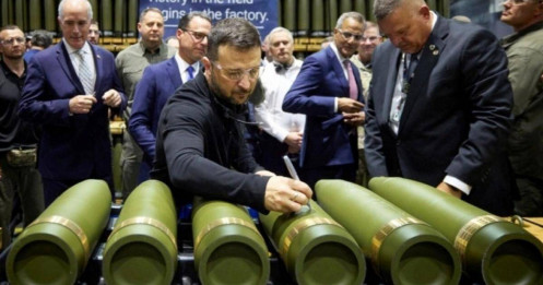 Ukraine "chông chênh" khi Mỹ siết chặt viện trợ