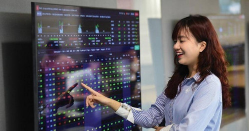 Dòng tiền nội đổ mạnh vào chứng khoán