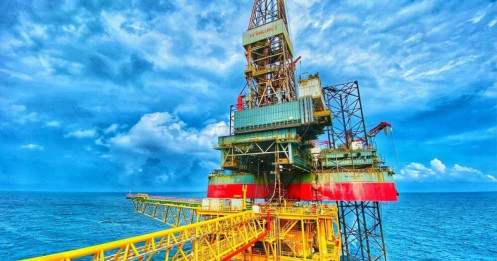 Giá Dầu Giảm Liên Tiếp Khi Dự Trữ Mỹ Tăng Cao Hơn Dự Báo