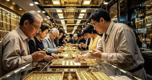 Người mua vàng đang bối rối