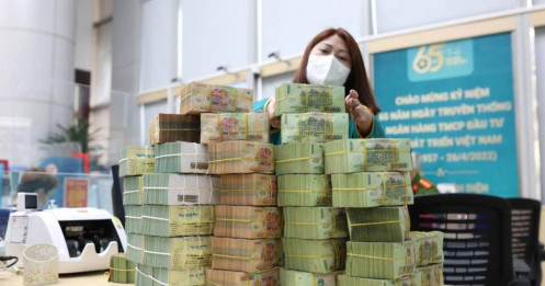 Ngân hàng “đặt cược” thu nhập ngoài lãi