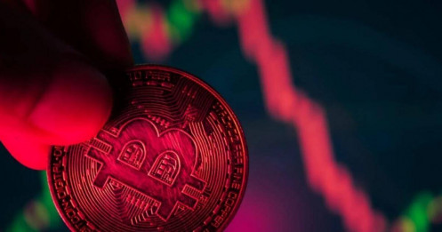 Giá Bitcoin thủng đáy 4 tháng