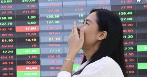 VN-Index tăng một mạch 7 tuần liên tiếp, nhà đầu tư có nên "chốt lời"?