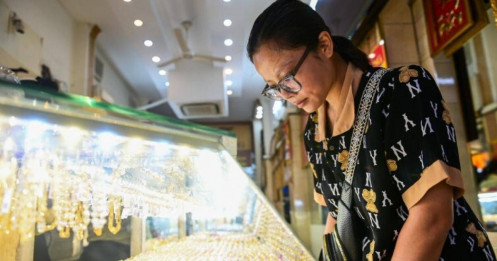 Giá vàng dậy sóng, chuyên gia cảnh báo dấu hiệu nhà vàng đẩy rủi ro cho khách