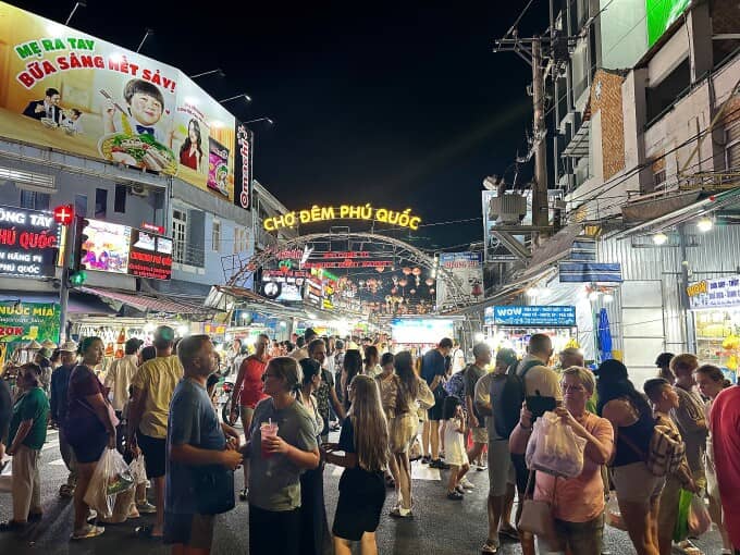 Phú Quốc đông nghịt khách Tết Dương lịch