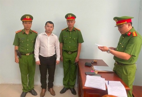 Nhân viên nhà băng 'bẫy' khách hàng thân thiết