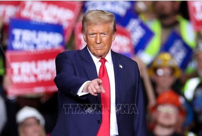 'Cuộc chiến thuế quan' ngay trong nhóm trợ lý của ông Trump