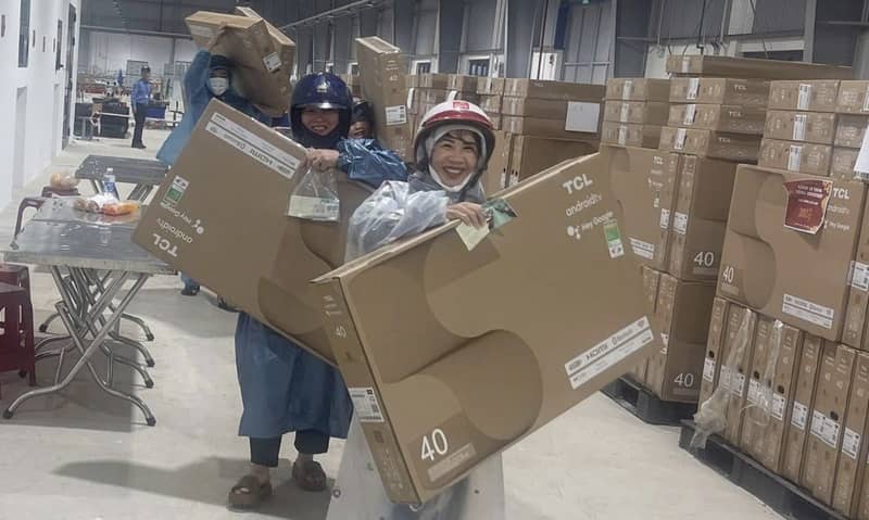 Thưởng Tết bằng ôtô Mercedes, xe máy SH, ti vi