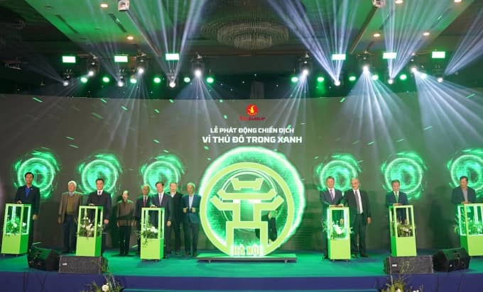Hà Nội khuyến khích người dân chuyển từ xe xăng sang xe điện