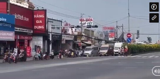 Tài xế xếp hàng dài do đèn tín hiệu không hoạt động, CSGT nói gì?