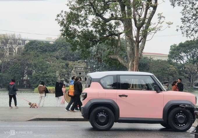 Hà Nội khuyến khích người dân chuyển từ xe xăng sang xe điện