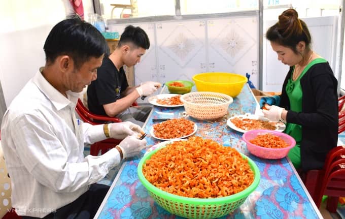 Giá tôm khô cận Tết tăng kỷ lục