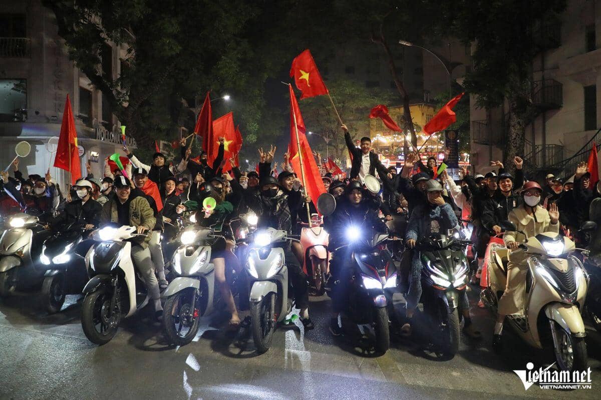 15 ngày áp dụng Nghị định 168: Người dân nghiêm ngắn chờ đèn đỏ, tai nạn giảm sâu