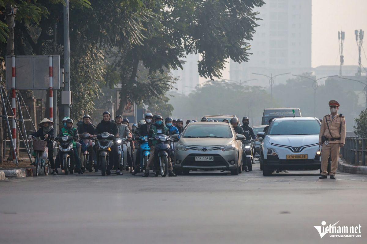 15 ngày áp dụng Nghị định 168: Người dân nghiêm ngắn chờ đèn đỏ, tai nạn giảm sâu