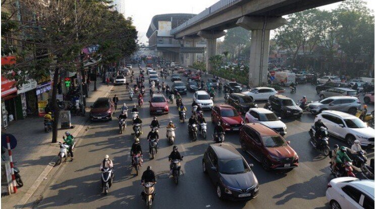 Đi 65km từ quê lên Hà Nội bằng thời gian di chuyển 2km khi ùn tắc