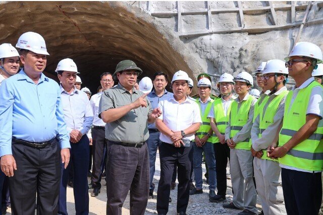 Dự án cao tốc 121km được Thủ tướng đến thị sát 3 lần có tin vui: Liên danh Đèo Cả đã đào thông toàn bộ hầm xuyên núi, vượt tiến độ 2 tháng