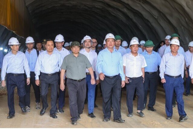 Dự án cao tốc 121km được Thủ tướng đến thị sát 3 lần có tin vui: Liên danh Đèo Cả đã đào thông toàn bộ hầm xuyên núi, vượt tiến độ 2 tháng