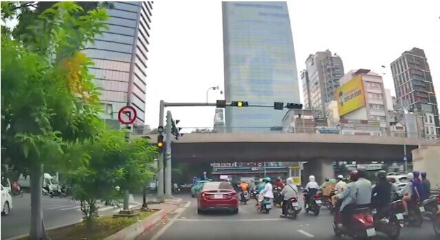 Phòng CSGT Công an TP HCM thông tin vụ đèn xanh 40 giây bỗng chuyển đỏ ở quận 1