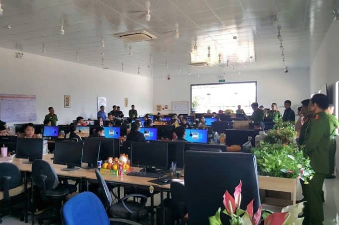 Hàng trăm khách hàng nợ xấu bị 'khủng bố tinh thần' đòi tiền