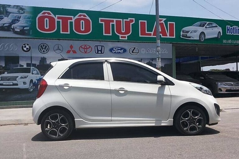 Giá thuê xe tự lái tăng quá đắt, không ít người bỏ cọc trả xe ngay trước Tết