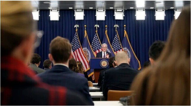 Tổng thống Donald Trump chỉ nói một câu thách thức FED, chứng khoán Mỹ tăng phá kỷ lục