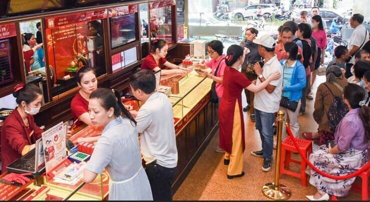 Nhiều nhà đầu tư lãi đậm trong cơn “điên loạn” của giá vàng