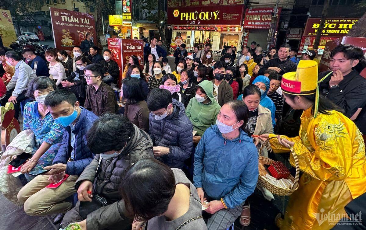 Giá vàng lập kỷ lục mới, vía Thần Tài 2025 là ngày nào?