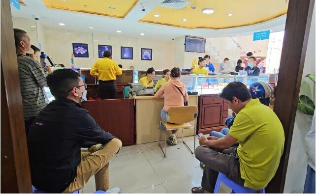 Giá vàng tăng nóng trước ngày Thần Tài, Công ty SJC bán tối đa 0,5 chỉ/người