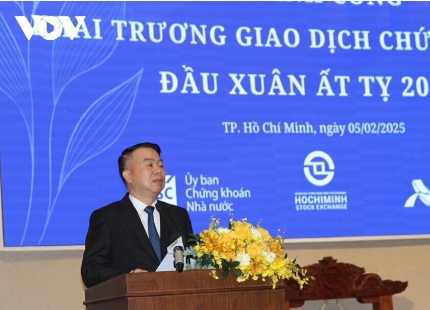 Điều gì giúp cổ phiếu niêm yết mới trên HOSE tăng 10 lần trong năm 2024?