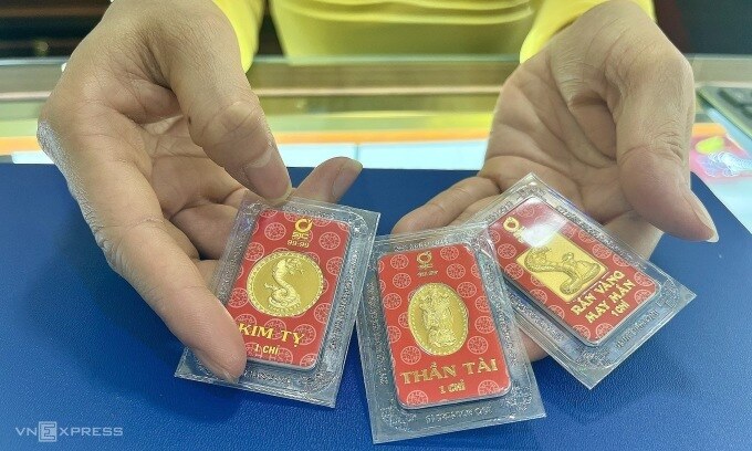 Khan vàng bốn số 9 dịp vía Thần Tài