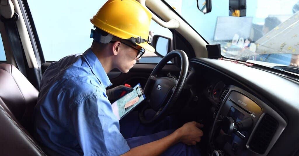 Gần 1,2 triệu ô tô biển vàng 'kẹt' đăng kiểm, tháo gỡ thế nào?