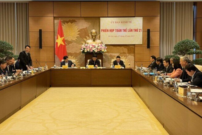 Trình Quốc hội điều chỉnh chỉ tiêu GDP năm 2025 đạt 8% trở lên