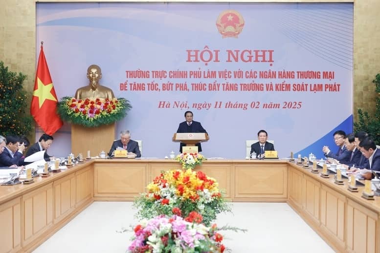 Thủ tướng: Các ngân hàng cần hy sinh một phần lợi nhuận để giảm lãi suất cho vay, hỗ trợ nền kinh tế, người dân, doanh nghiệp