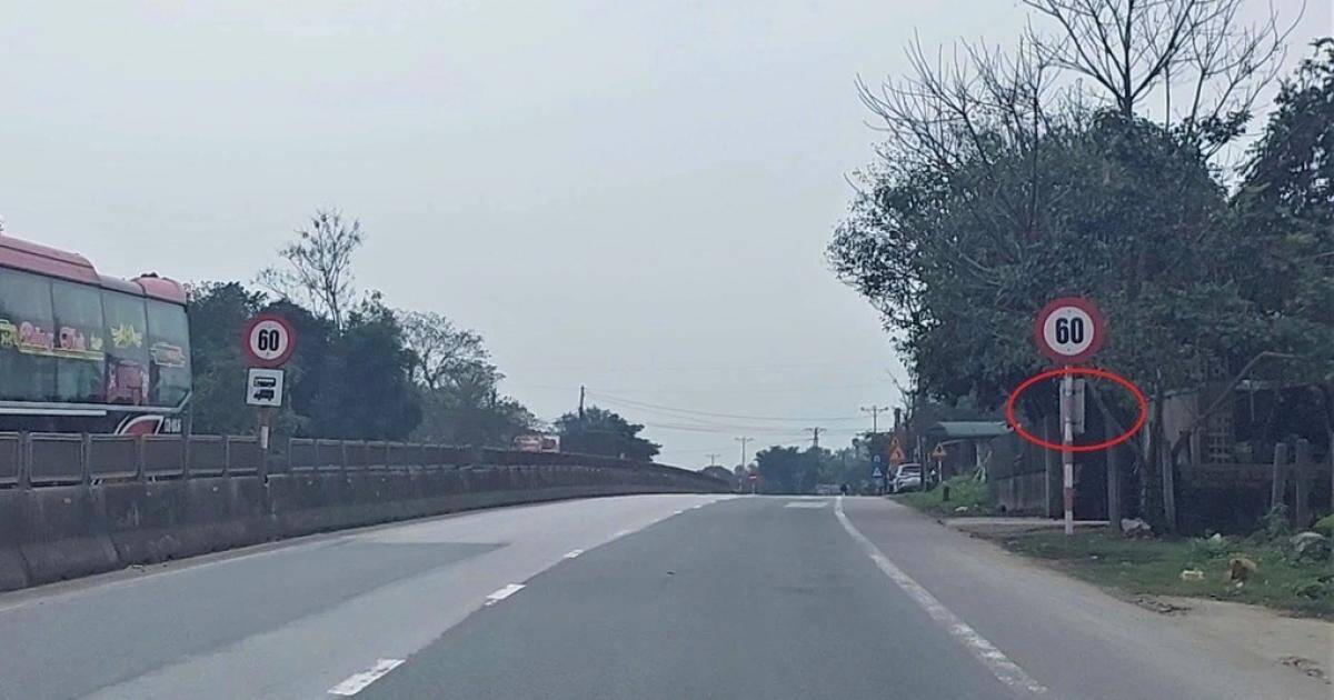 Biển báo giao thông "đánh đố" tài xế trên quốc lộ 1A